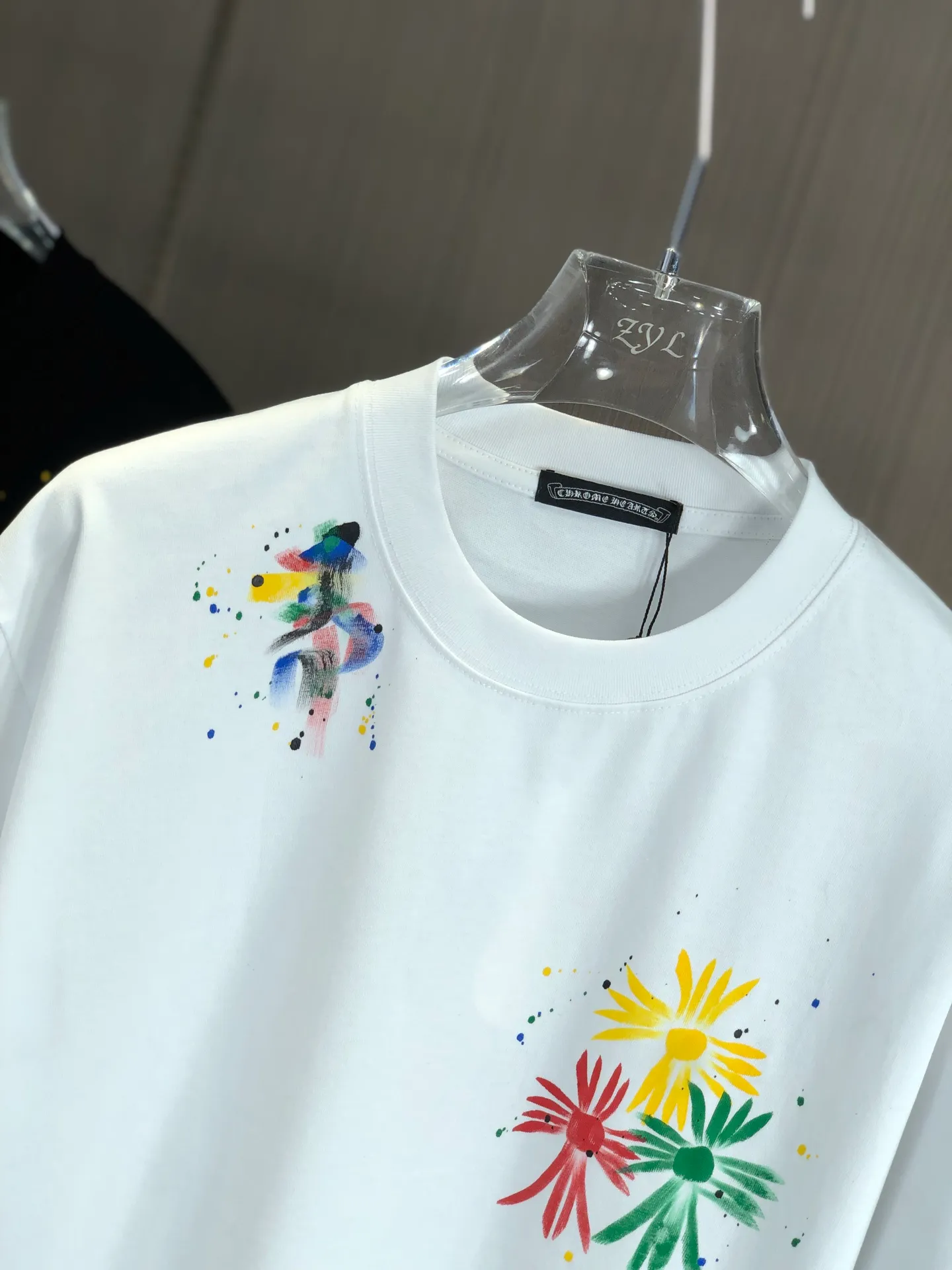 🅿️210 CH Cro 2025 spring and summer new round neck short sleeves. Large logo hand-painted technology uses high weight 320g double yarn combed cotton fabric. Slightly loose version. The fabric feels soft and thick. Same style for men and women. Color: black and white. Size: SMLXLXXL